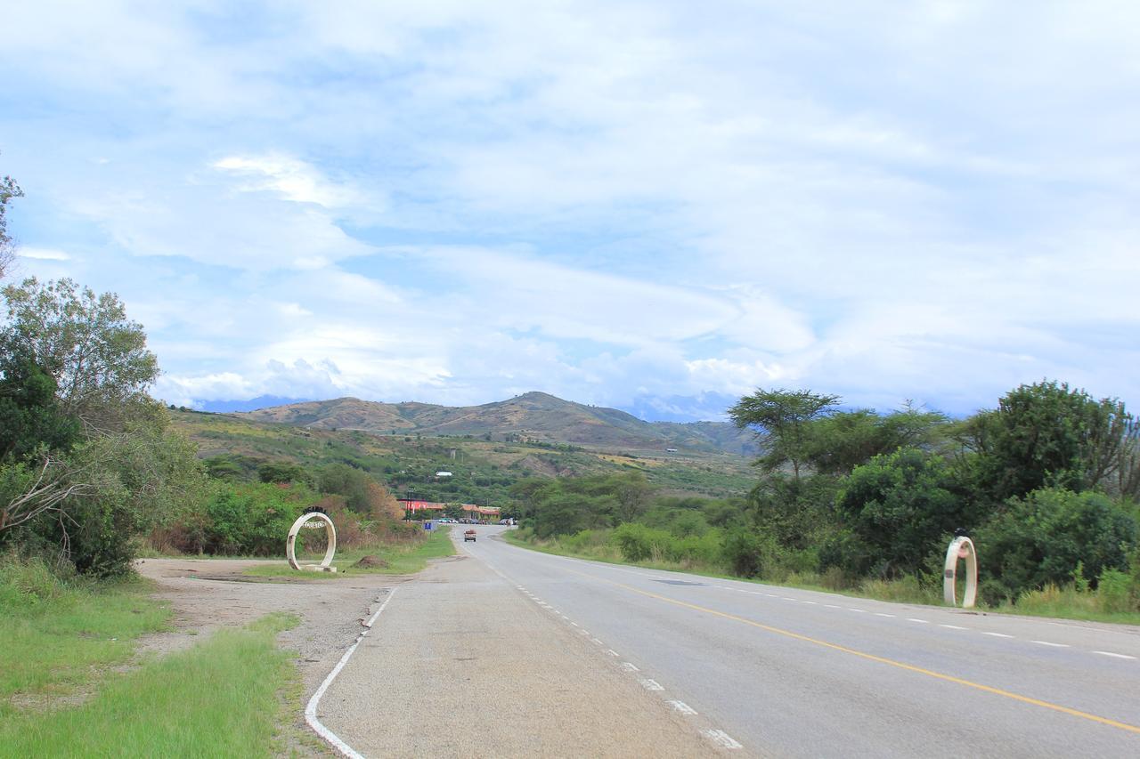 Wild Tracks Overland Camp Kasese Buitenkant foto